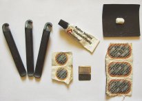800px-puncture-repaire-kit.jpg