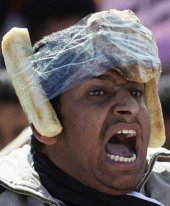 Egyptian-Protesters-Stupid-and-Fynny-Helmets_01.jpg